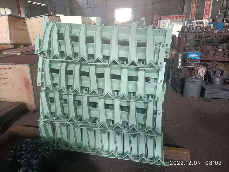 大傾角皮帶輸送機(jī)
